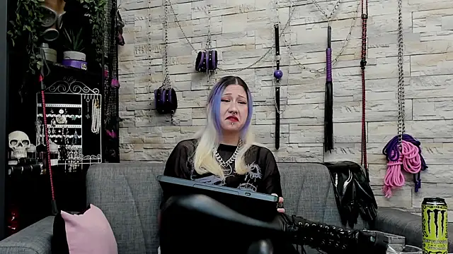 Snapshot of CruelMistress chatting on 7, 1, 2026 CruelMistress online show from 7, 1, 2026