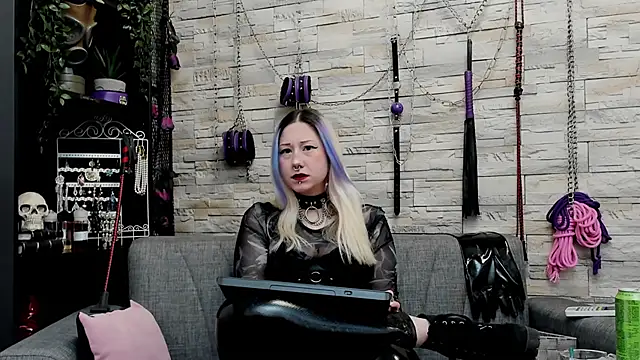 Snapshot of CruelMistress chatting on 11, 1, 2026 CruelMistress online show from 11, 1, 2026