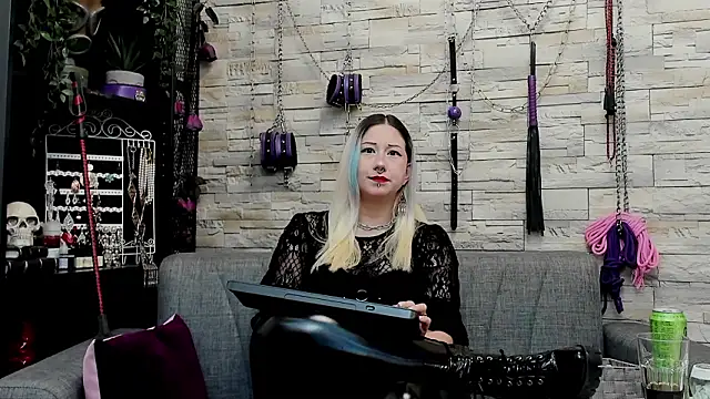 Snapshot of CruelMistress chatting on 6, 3, 2026 CruelMistress online show from 6, 3, 2026