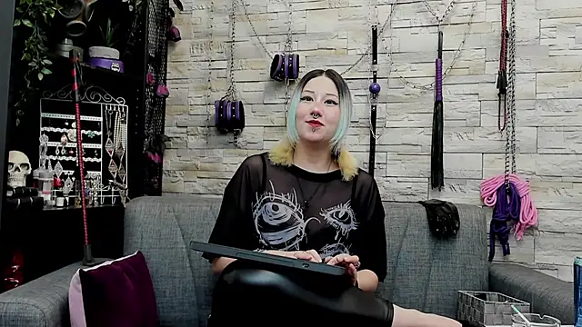 Snapshot of CruelMistress chatting on 31, 3, 2026 CruelMistress online show from 31, 3, 2026