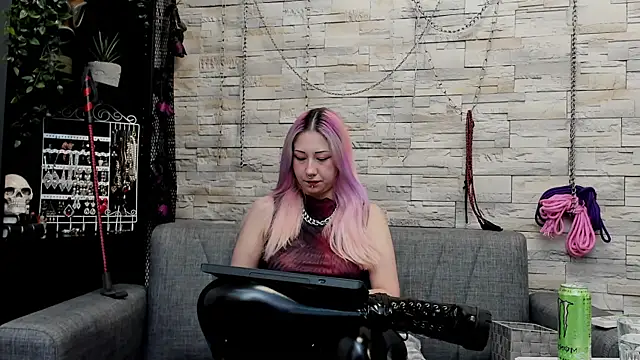 Snapshot of CruelMistress chatting on 9, 6, 2026 CruelMistress online show from 9, 6, 2026