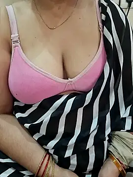 milf-kaira online show from 23, 12, 2025