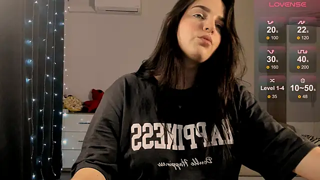 Snapshot of __Latisha__ chatting on 18, 1, 2025   Latisha   online show from 18, 1, 2025