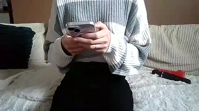 Petite moi online show from 12, 3, 2026