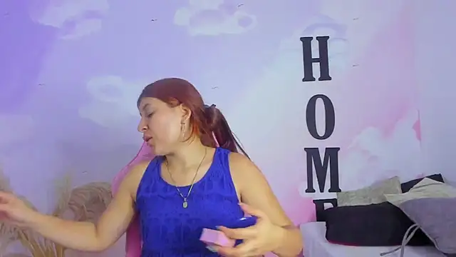 Snapshot of carolayrosse chatting on 4, 2, 2025 carolayrosse online show from 4, 2, 2025