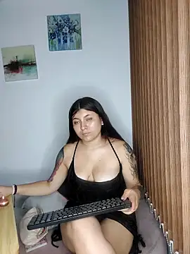 Snapshot of carolayrosse chatting on 2, 11, 2025 carolayrosse online show from 2, 11, 2025