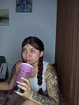 Snapshot of carolayrosse chatting on 13, 11, 2025 carolayrosse online show from 13, 11, 2025