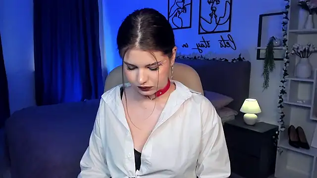 Snapshot of AdeliaKiss chatting on 6, 3, 2025 AdeliaKiss online show from 6, 3, 2025