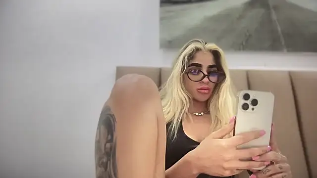 Snapshot of Susandolls chatting on 21, 10, 2025 Susandolls online show from 21, 10, 2025