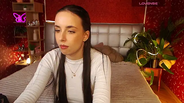 AuroraAksnesss online show from 1, 3, 2025