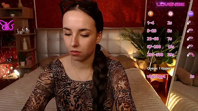 AuroraAksnesss online show from 12, 3, 2025