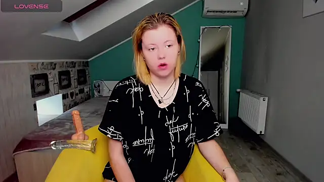 Snapshot of LillyDepp chatting on 19, 12, 2024 LillyDepp online show from 19, 12, 2024