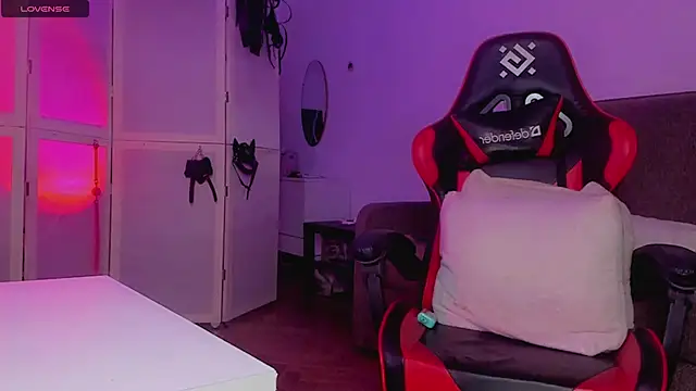 Snapshot of MarryTheBestCherry chatting on 8, 12, 2024 MarryTheBestCherry online show from 8, 12, 2024