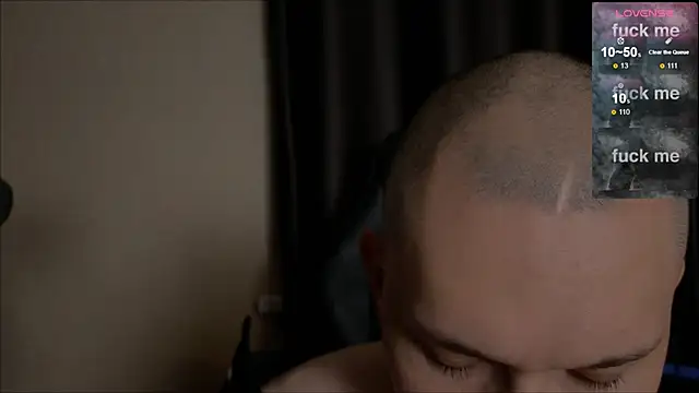 Snapshot of STRONGBEAUTY282 chatting on 15, 10, 2025 STRONGBEAUTY282 online show from 15, 10, 2025