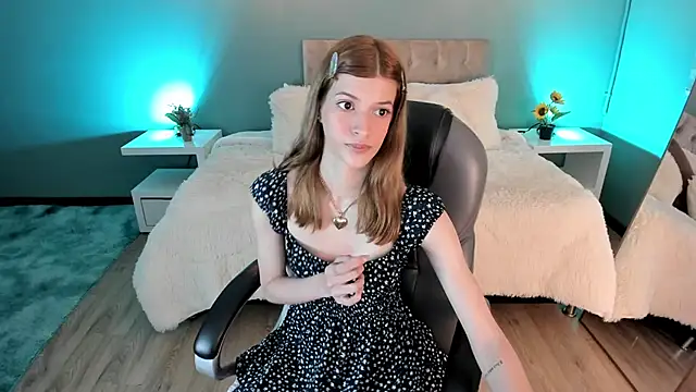 Snapshot of Nora_Vennucci chatting on 18, 10, 2025 Nora Vennucci online show from 18, 10, 2025