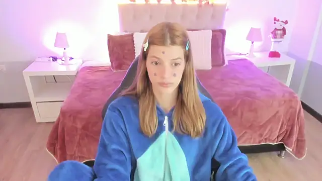 Snapshot of Nora_Vennucci chatting on 16, 12, 2025 Nora Vennucci online show from 16, 12, 2025