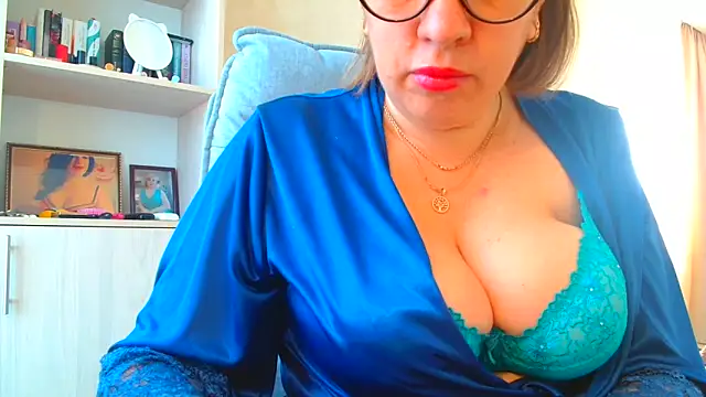 Snapshot of Brionia chatting on 29, 10, 2025 Brionia online show from 29, 10, 2025