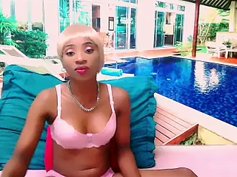 Snapshot of EbonyCreamy69 chatting on 12, 2, 2025 EbonyCreamy69 online show from 12, 2, 2025