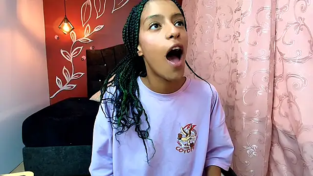 Snapshot of Zia_Green chatting on 14, 12, 2024 Zia Green online show from 14, 12, 2024