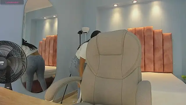 Snapshot of lou_rosse_ chatting on 6, 4, 2026 lou rosse online show from 6, 4, 2026