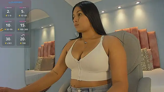 Snapshot of lou_rosse_ chatting on 8, 4, 2026 lou rosse online show from 8, 4, 2026