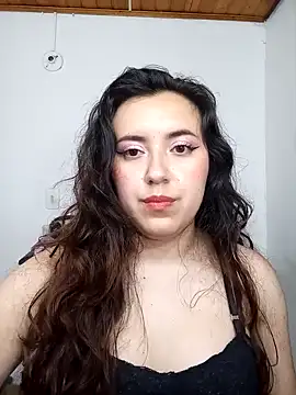 Emi chik online show from 7, 12, 2024