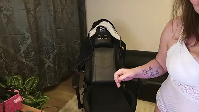 Snapshot of AmazingCurvy chatting on 13, 2, 2025 AmazingCurvy online show from 13, 2, 2025