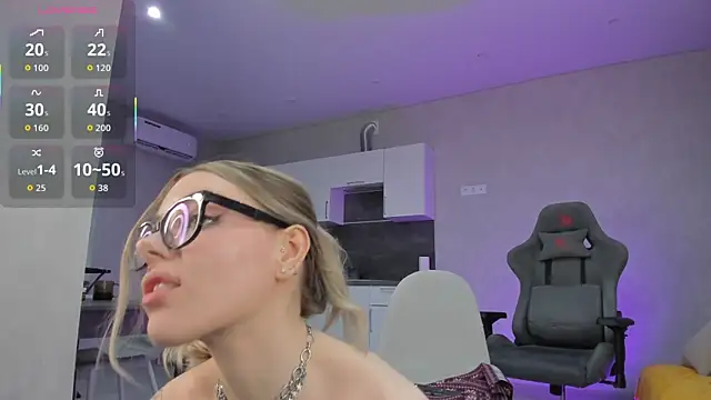Snapshot of Marta_May_ chatting on 1, 4, 2026 Marta May online show from 1, 4, 2026