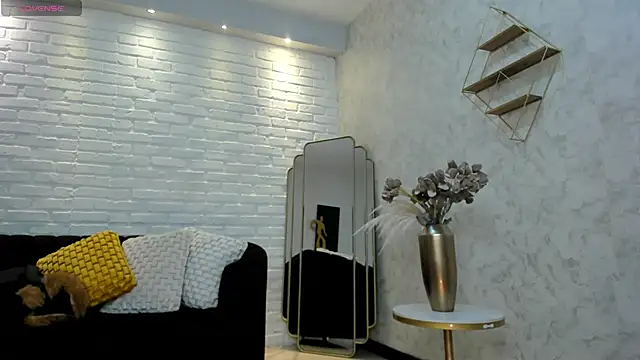 KatieNolan 1 online show from 4, 2, 2025