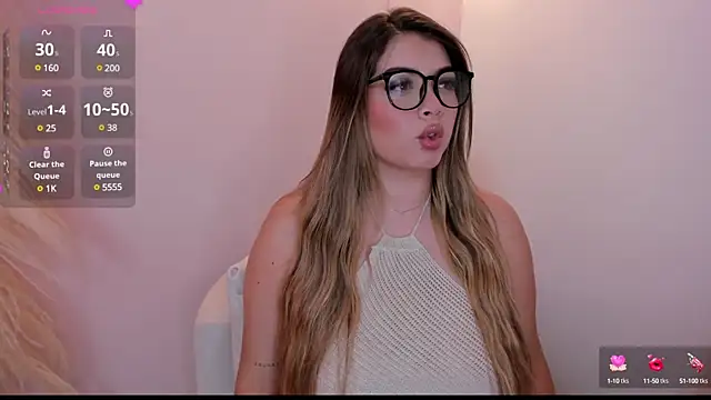 thaliafox  online show from 9, 1, 2025