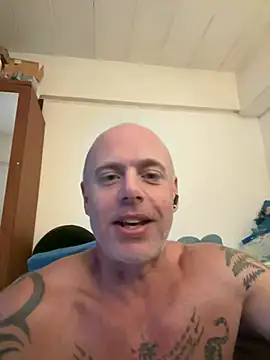 luv2masterb8247 online show from 2, 1, 2025