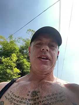 luv2masterb8247 online show from 27, 1, 2025