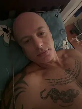 luv2masterb8247 online show from 28, 1, 2025