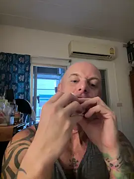 luv2masterb8247 online show from 4, 2, 2025