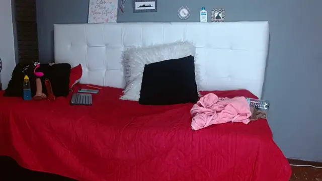 AnnieScott  online show from 18, 2, 2025