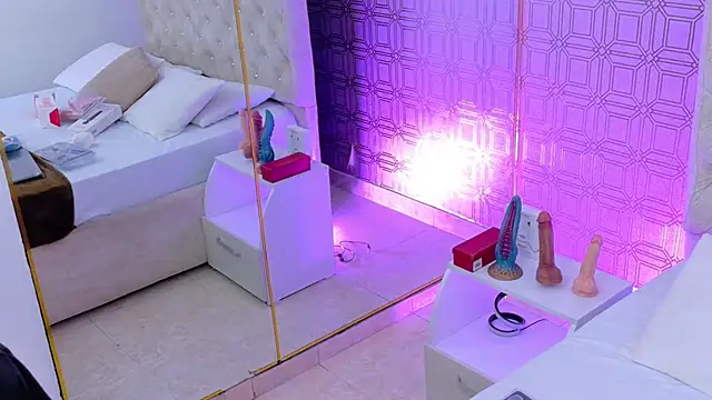 Snapshot of Derieri_D chatting on 11, 11, 2025 Derieri D online show from 11, 11, 2025