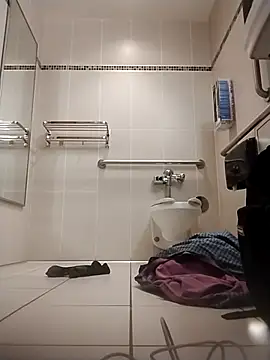 Snapshot of axelongshaft69 chatting on 3, 12, 2025 axelongshaft69 online show from 3, 12, 2025