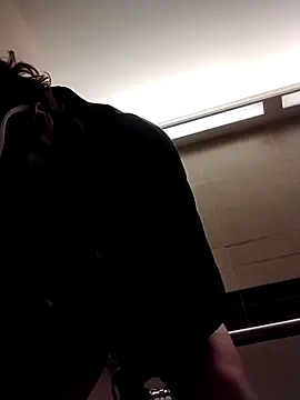 Snapshot of axelongshaft69 chatting on 19, 12, 2025 axelongshaft69 online show from 19, 12, 2025