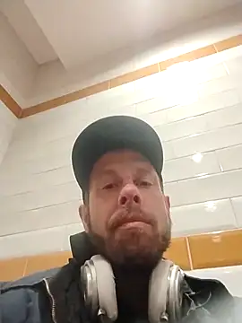 Snapshot of axelongshaft69 chatting on 5, 4, 2026 axelongshaft69 online show from 5, 4, 2026