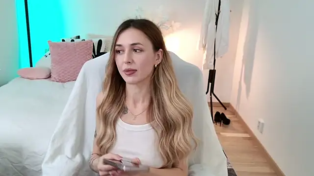 Snapshot of Sophie_Enzo chatting on 17, 1, 2025 Sophie Enzo online show from 17, 1, 2025