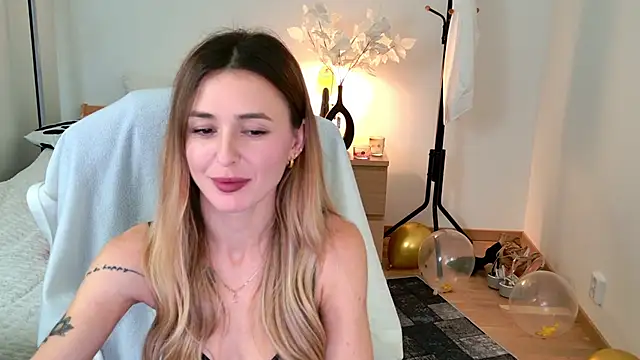 Snapshot of Sophie_Enzo chatting on 2, 2, 2025 Sophie Enzo online show from 2, 2, 2025