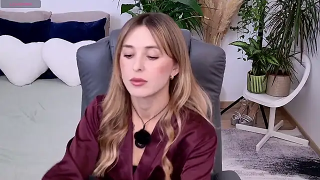 Snapshot of Sophie_Enzo chatting on 16, 9, 2025 Sophie Enzo online show from 16, 9, 2025