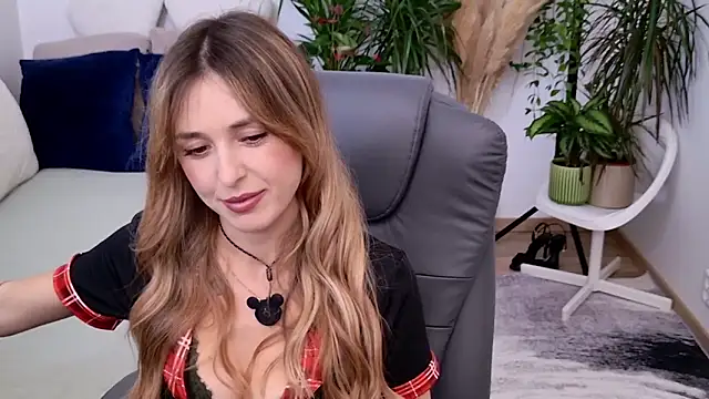 Snapshot of Sophie_Enzo chatting on 20, 9, 2025 Sophie Enzo online show from 20, 9, 2025