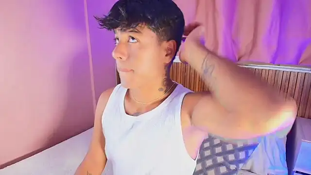 Snapshot of kiing_azahell chatting on 4, 4, 2026 kiing azahell online show from 4, 4, 2026