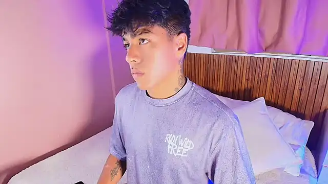 Snapshot of kiing_azahell chatting on 5, 4, 2026 kiing azahell online show from 5, 4, 2026