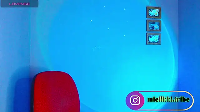 Snapshot of mielikki001 chatting on 21, 12, 2024 mielikki001 online show from 21, 12, 2024