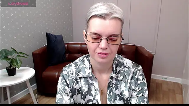 Cutie Erikaa1 online show from 18, 12, 2025