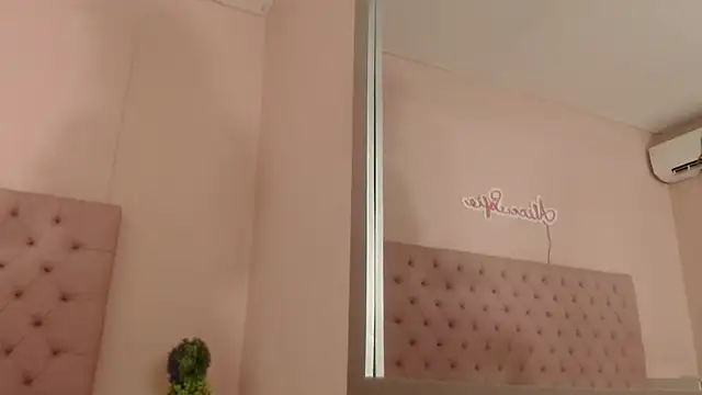 Snapshot of alice_sofia chatting on 22, 10, 2025 alice sofia online show from 22, 10, 2025