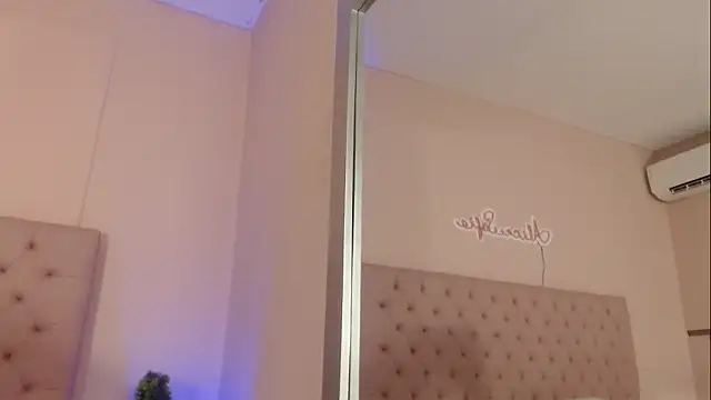 Snapshot of alice_sofia chatting on 17, 11, 2025 alice sofia online show from 17, 11, 2025