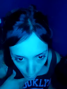 Snapshot of shishiii_11 chatting on 23, 12, 2024 shishiii 11 online show from 23, 12, 2024